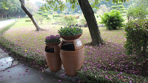  汕頭玻璃鋼花盆垃圾桶，點綴公園好環(huán)境。